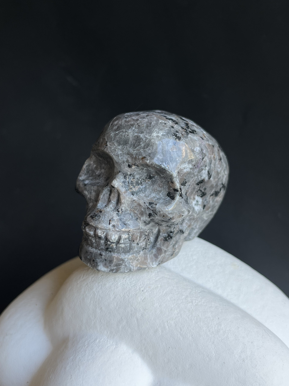 Йооперлит «череп» з натурального каменю череп з йооперліту ., фото 1