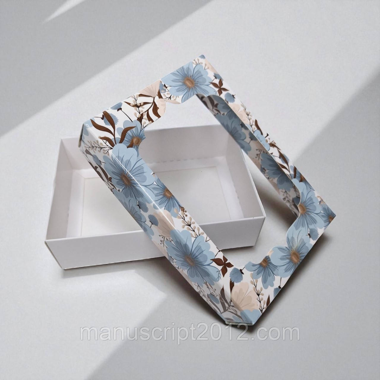 Коробка для подарунків з вікном (130х90х35мм.) "Блакитні квіти"