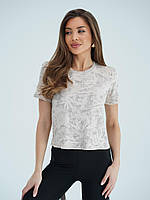 Светло-бежевая женская хлопковая футболка в рубчик с принтом