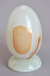 Статуетка яйце з натурального каменю онікс з підставкою, 10 см (колір, як на фото)