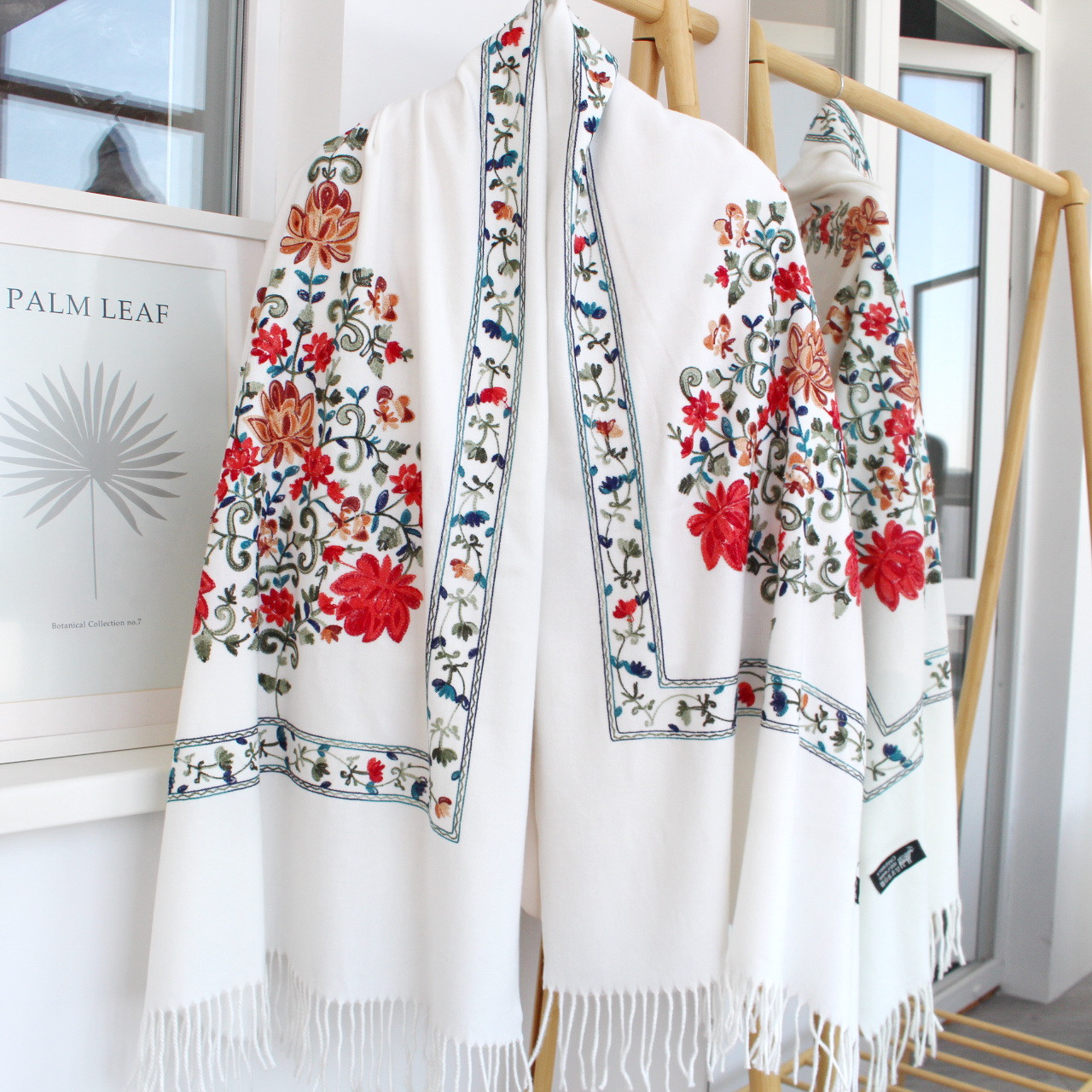 Кашеміровий шарф "Ваза квітів" білий 135002, фото 1