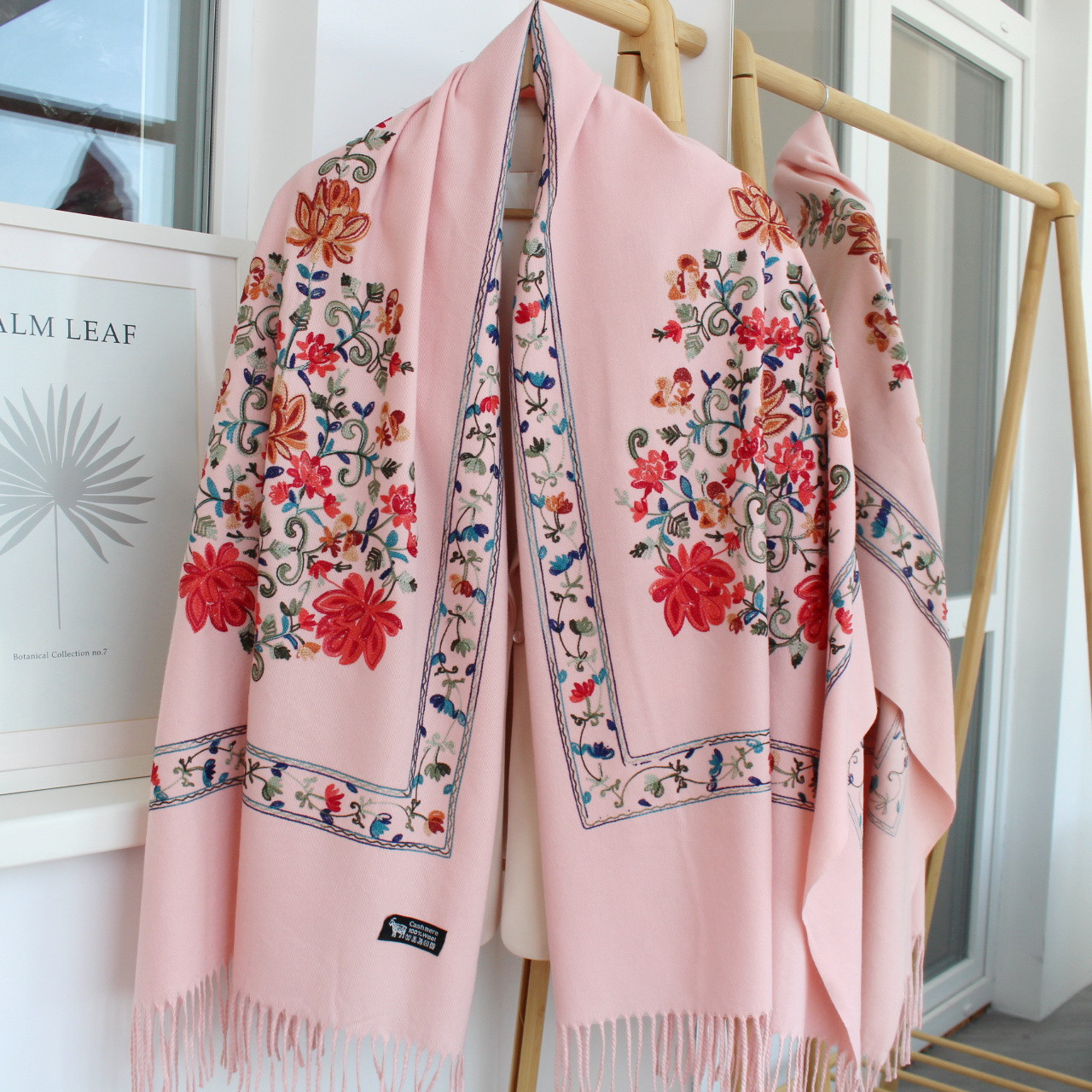 Кашеміровий шарф "Ваза квітів" пудра 135003, фото 1