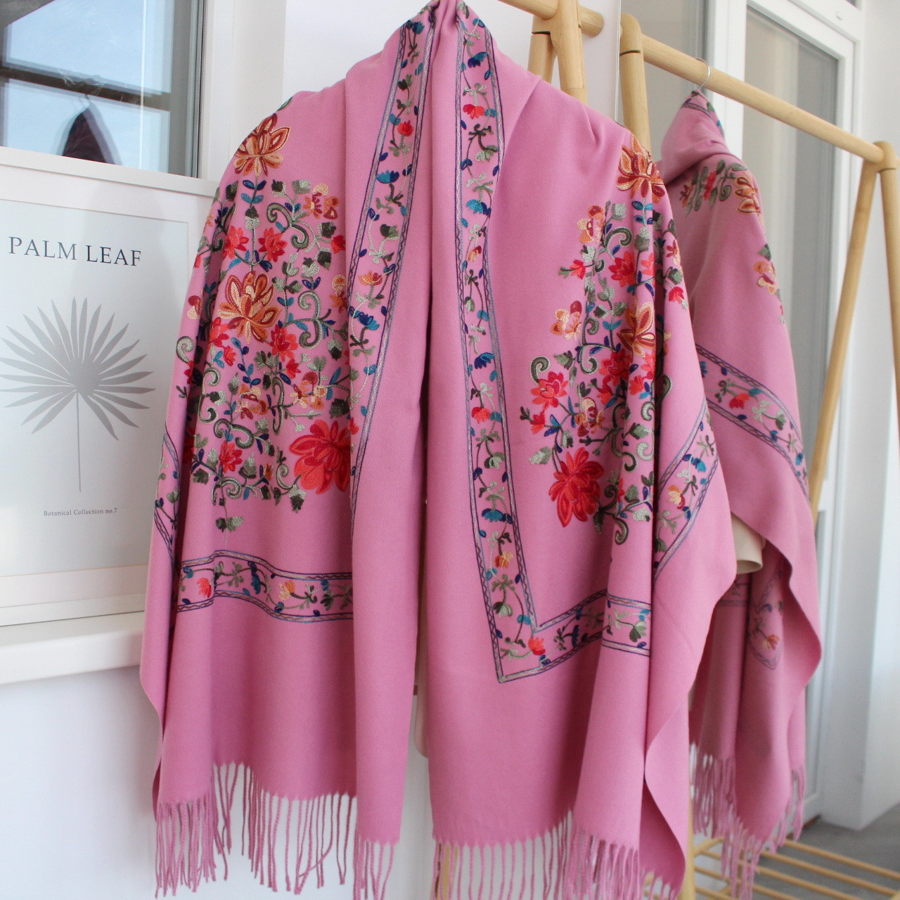 Кашеміровий шарф "Ваза квітів" малиновий 135004, фото 1