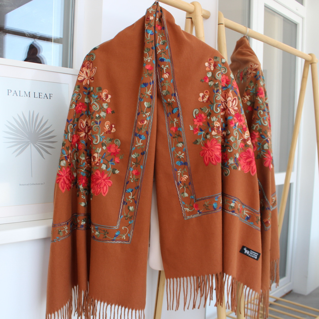 Кашеміровий шарф "Ваза квітів" мигдалевий 135015, фото 1