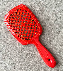 Гребінець SUPERBRUSH PLUS В КОРОБЦІ ЧЕРВОНА