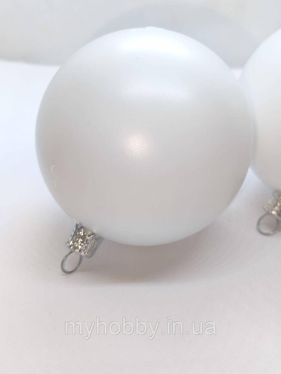 Куля пластикова біло-сіра 8см, фото 1