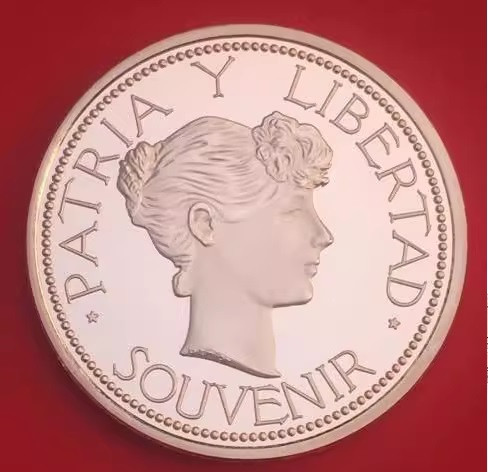 Сувенір монета 1 песо 1965 року випуску Куба. (колір мідь) 100-річчя кубинського песо., фото 1