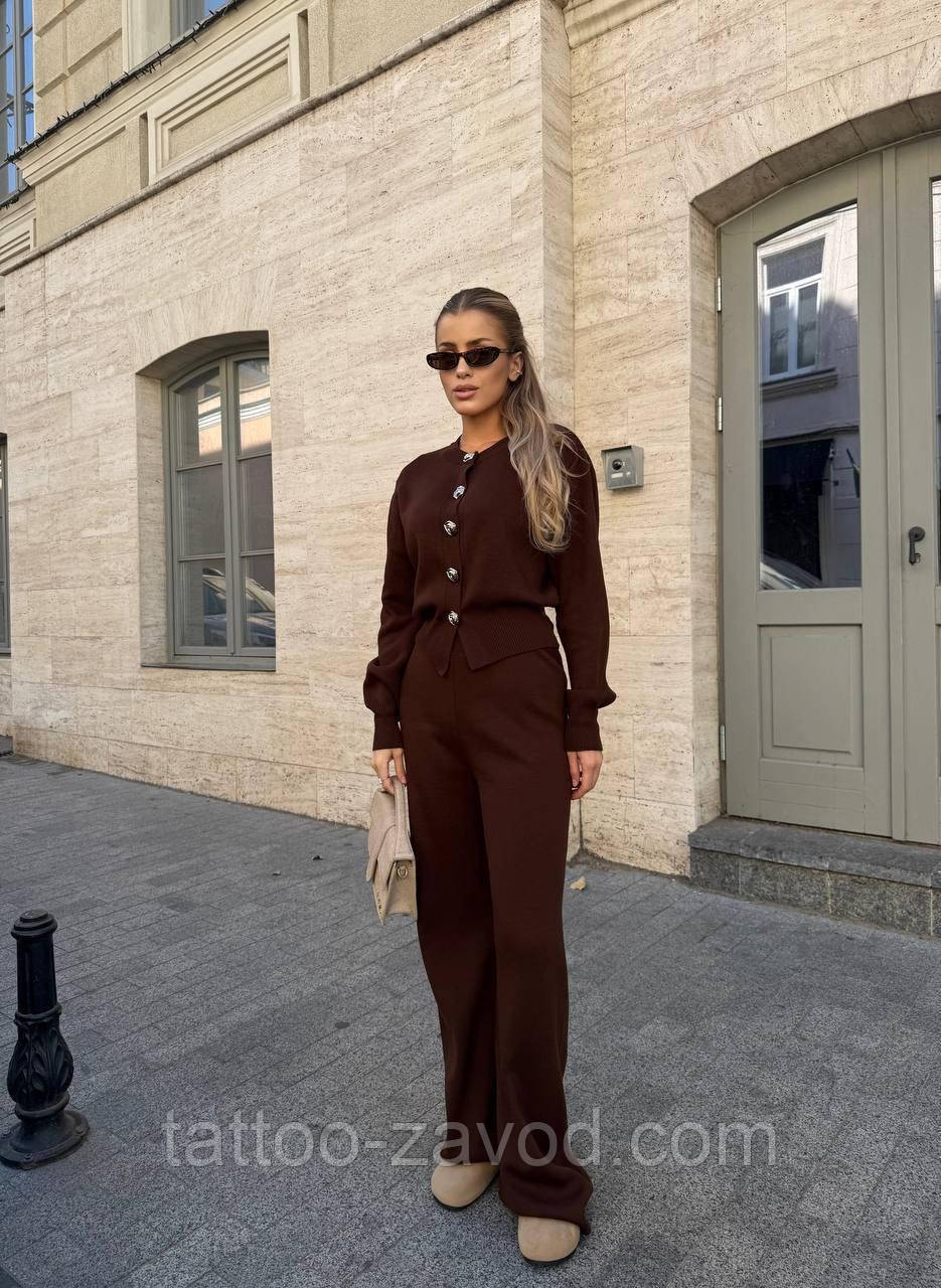 Трикотажний жіночий брючний костюм в'язаний кардиган на ґудзиках і штани прямого крою оверсайз 42-46, фото 1