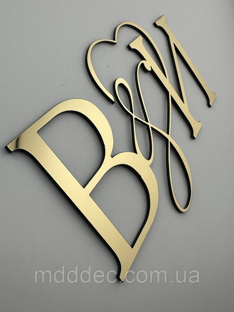 Топпер весільний з ініціалами В&М, дзеркальне золото, пластик 1мм 12x7см, літери ВМ на весілля