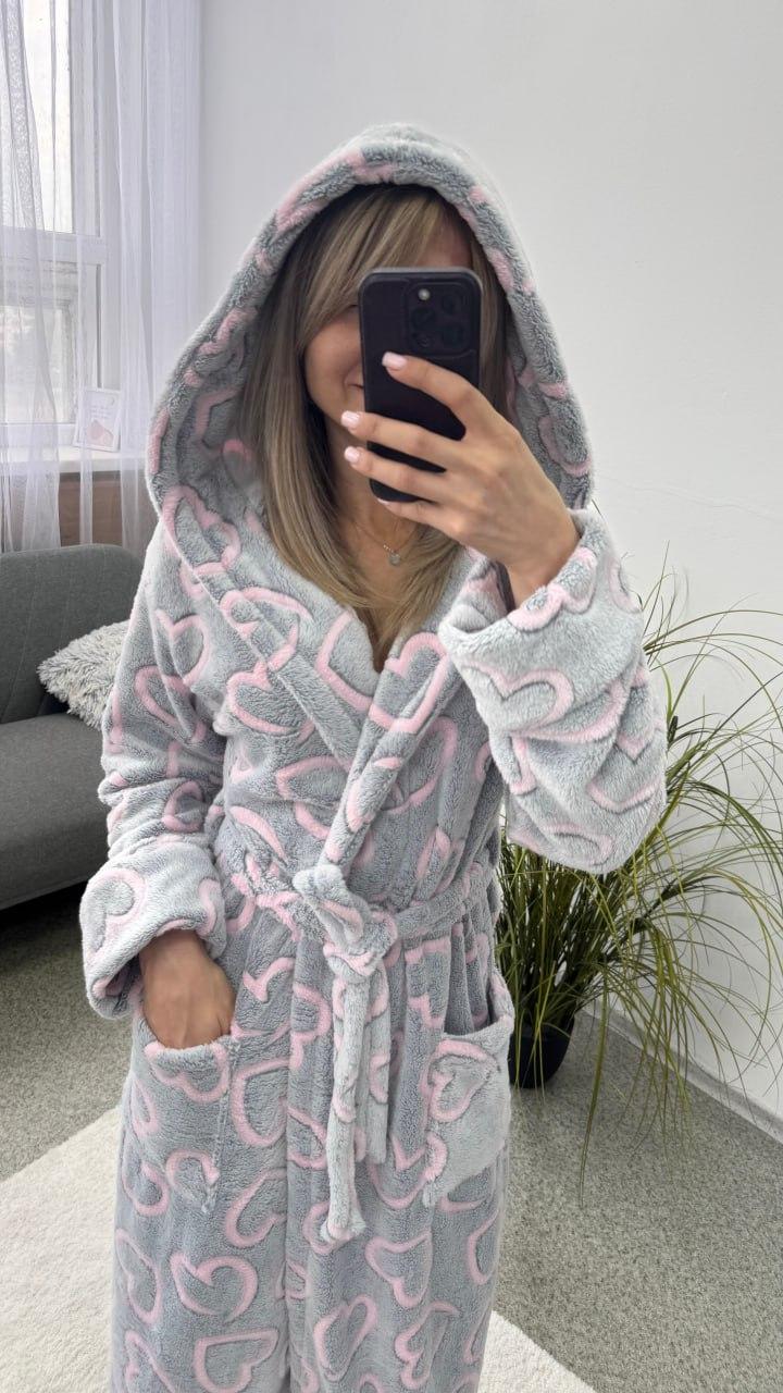 Теплий довгий сірий махровий халат із заходом із сердечками та капюшоном, фото 1