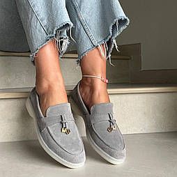 Стильні жіночі замшеві лофери в сірому кольорі