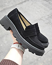 Замшеві лофери в чорному кольорі