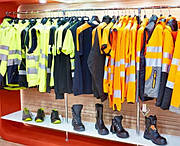 Світловідбивний спецодяг: що це і кому він потрібен