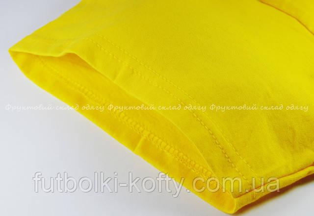 Жёлтая мужская лёгкая футболка