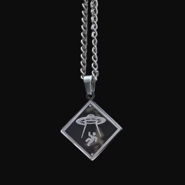 Чоловічий кулон підвіска з ланцюжком NOT ALONE на шию з медичної сталі під срібло з НЛО, фото 1