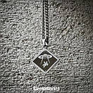 Чоловічий кулон підвіска з ланцюжком NOT ALONE на шию з медичної сталі під срібло з НЛО, фото 4