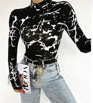 Гольф с абстрактным принтом 42–46 Чорний