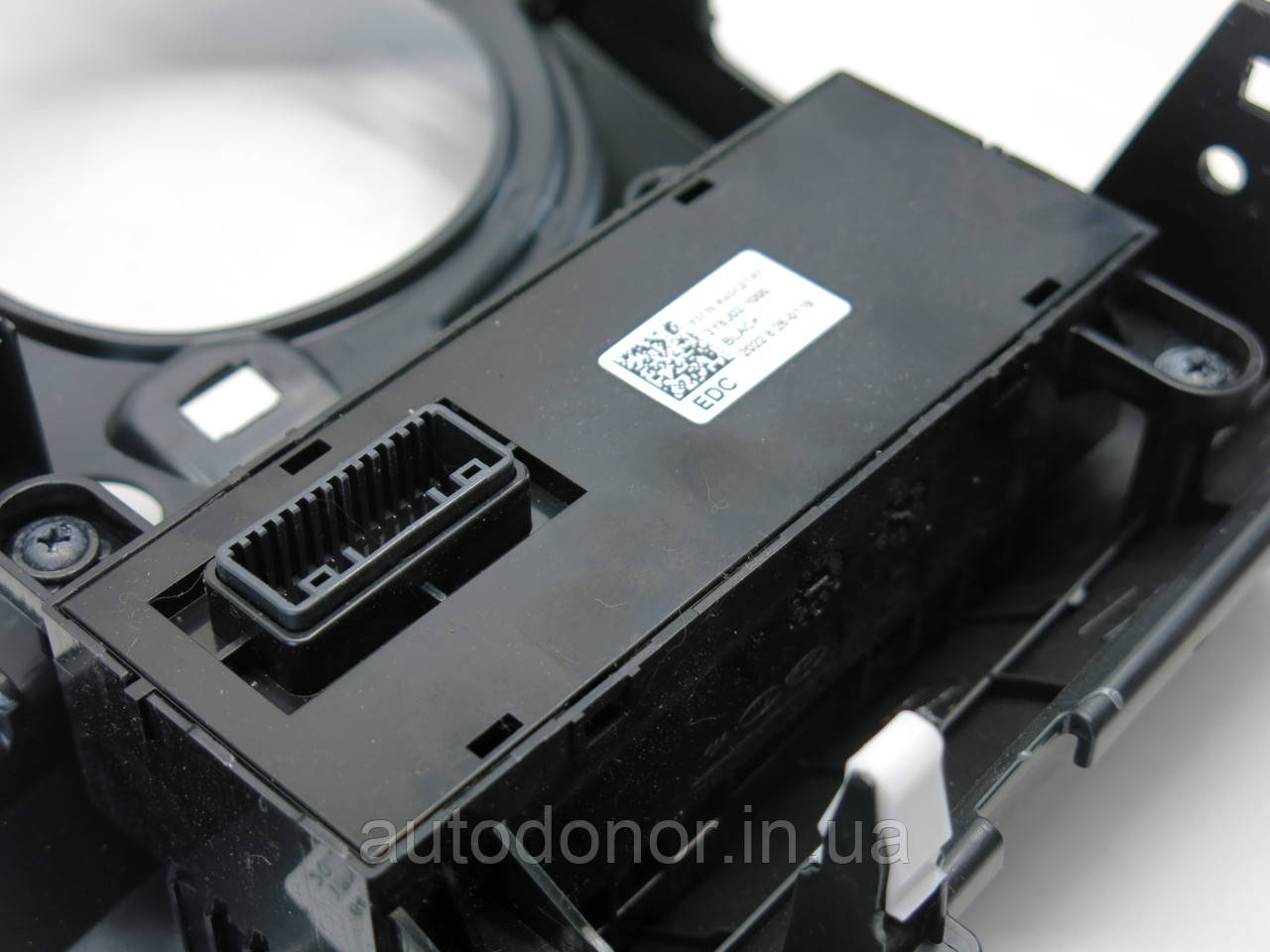 Кнопки керування на торпедо ліворуч Hyundai Kona Electric (17-) 93710K4DC0TRY