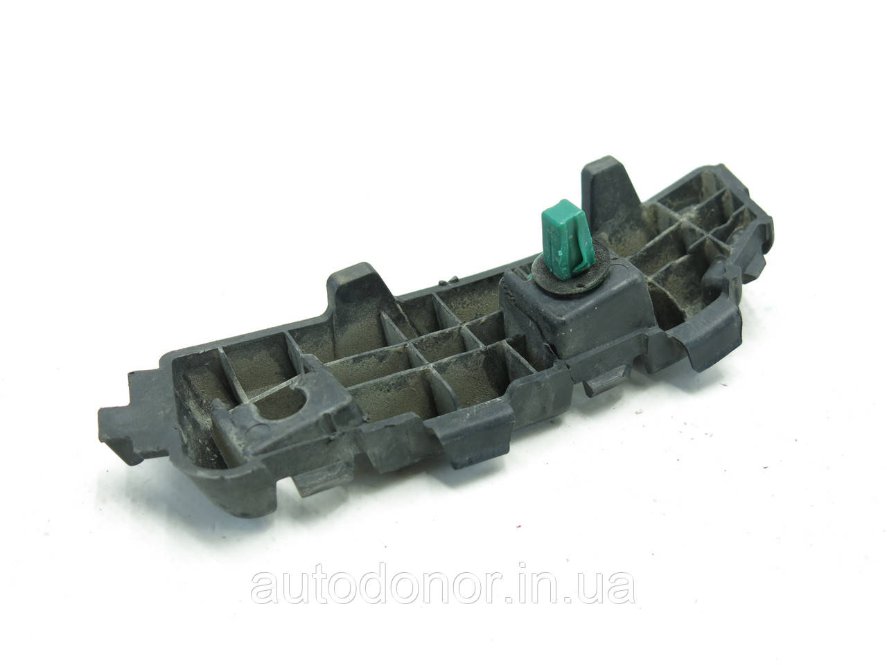 Кріплення заднього бамперу праве Hyundai Kona Electric (17-) 86614J9BA0