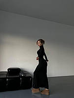 Женское платье миди из плотного трикотажа с высоким горлом и утеплением