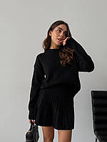 Жіночий в язаний костюм-двійка: светр і плісирована спідниця