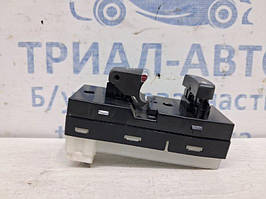 Кнопка склопідіймача Infiniti