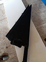 Куточок біля бічного скла задній лівий Ніссан ріг