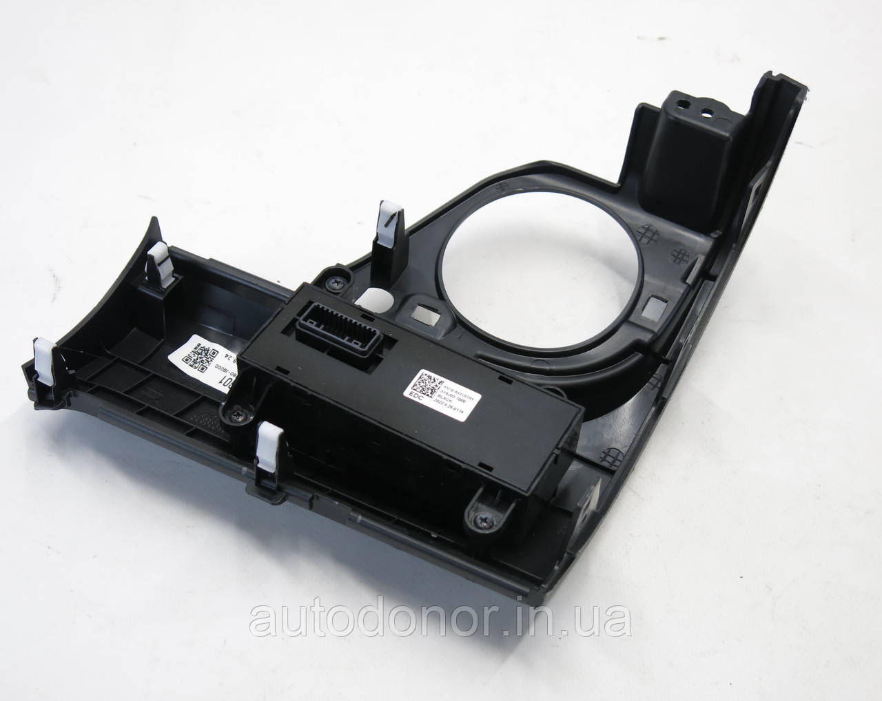 Накладка ліва торпедо Hyundai Kona Electric (17-) 84780J9000TRY