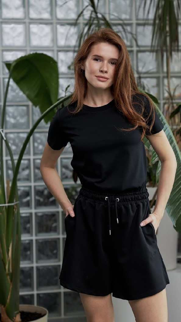 Футболка Dias жіноча класична однотонна бавовна 42 чорний, фото 1