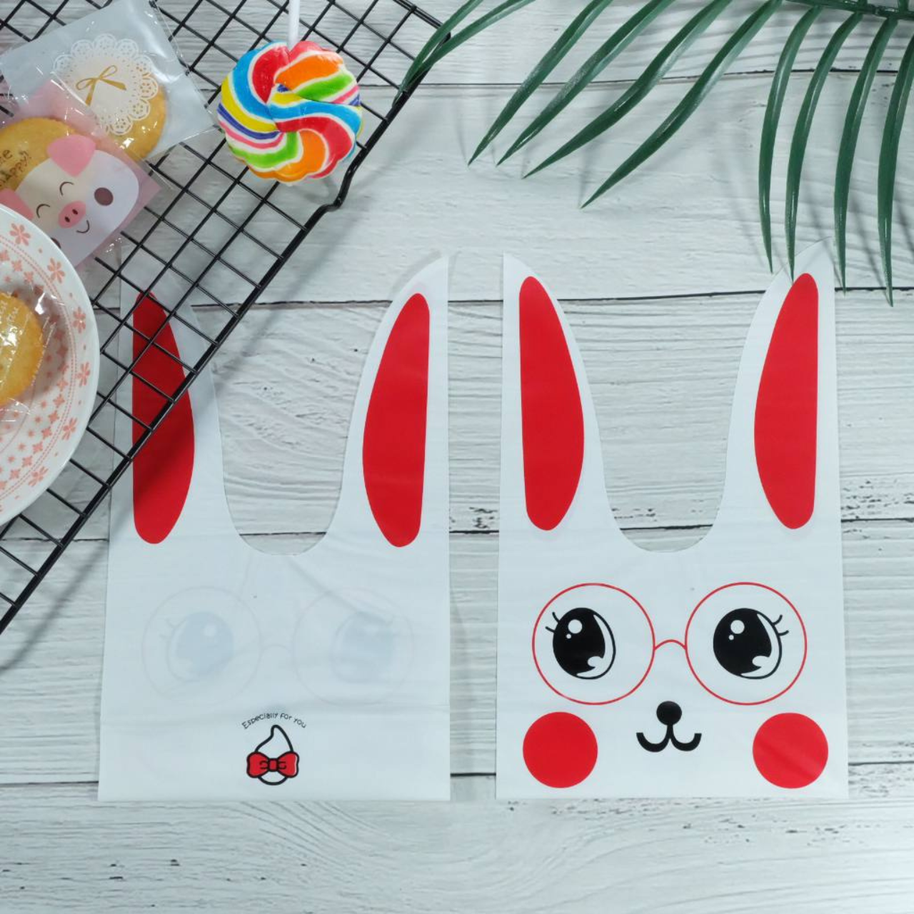 Дитячі пакетики з малюнком зайчик з подарунковими зав'язками для цукерок 29х18 см 10 шт, фото 1