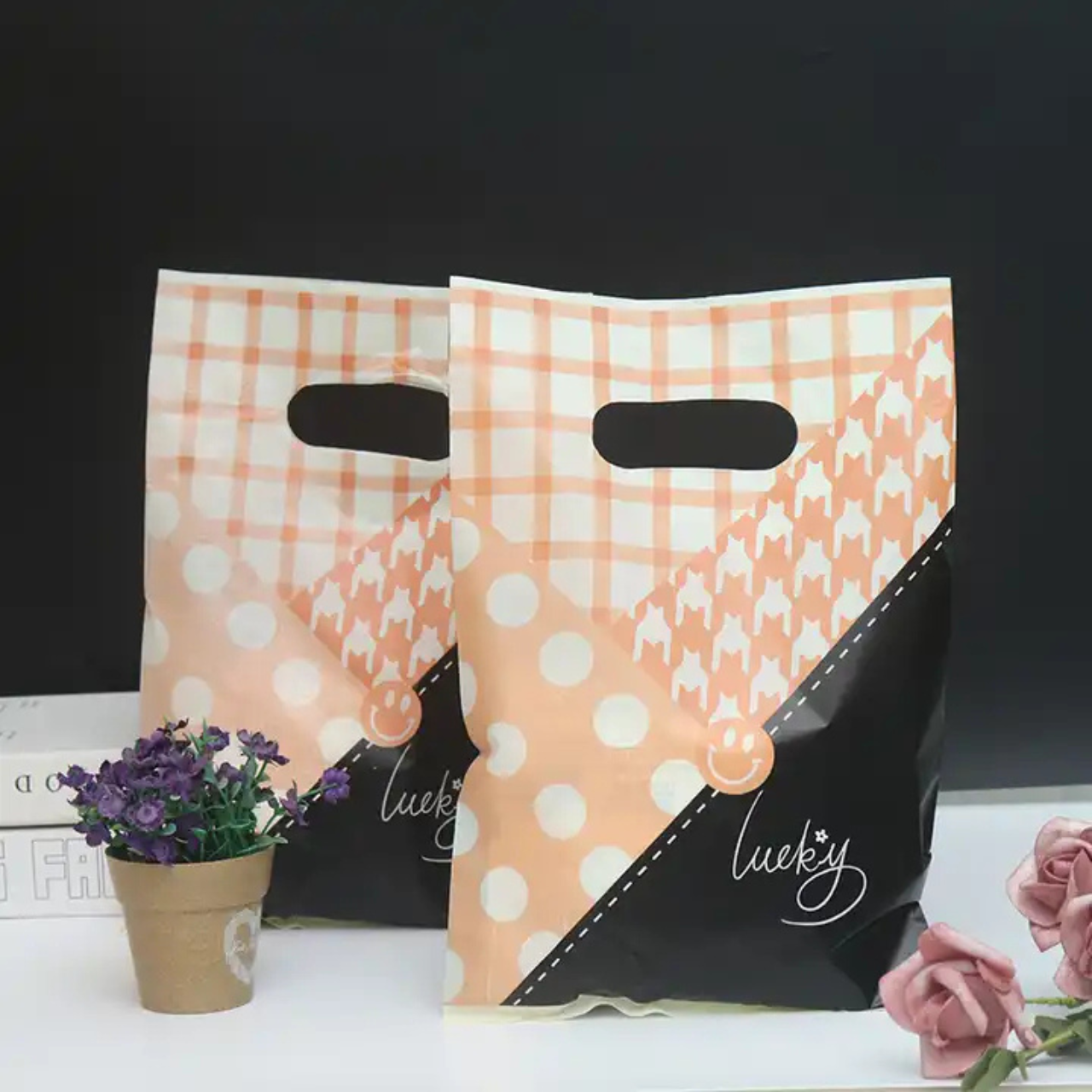 Кульки банан 40x50 см 100 шт пакет банан поліетиленовий з прорізною ручкою, пакет банан, фото 1