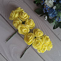 Троянди жовті на дротах d 3.5 см набір 12 шт.