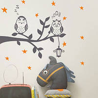 Декоративная наклейка Совиное семейство (детские наклейки птицы совы на ветке фонарь) матовая 800х640 мм