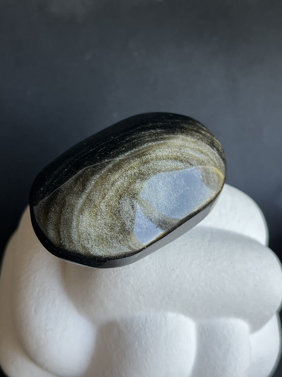 Обсидіан натуральний камінь овал галтування обсидіан 61,5*40,5*25 мм., фото 1