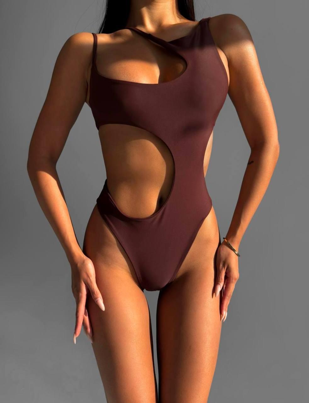 Жіночий суцільний купальник із вирізами — коричневий, з поролоновими вкладками, розміри S-M-L, фото 1