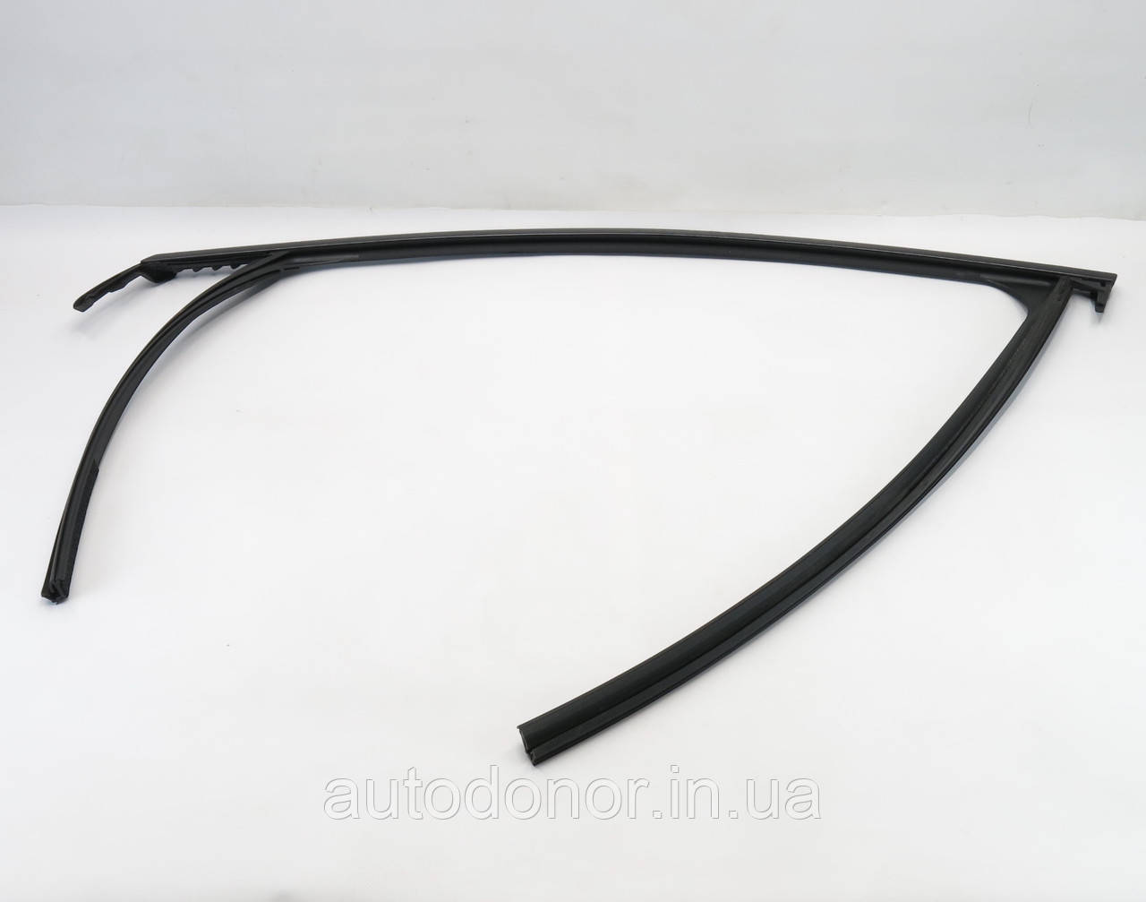 Ущільнювач скла двері передньої лівий FWD Nissan Ariya (22-) 80331-5MP0A