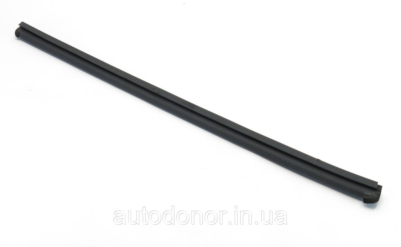 Злизувач внутрішній бархатка двері задньої лівий Nissan Ariya (22-) 82835-5MP0A