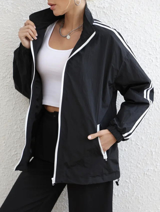 Женская курточка бомбер из замши Женская курточка бомбер из замши