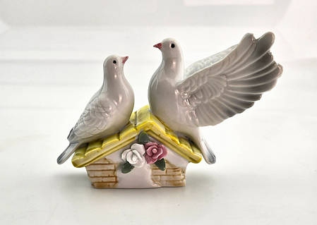 Керамическая статуэтка «Пара голубей на крыше» 10 см