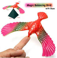 Птица балансирующая клювом на пальце!Пирамида в комплекте!