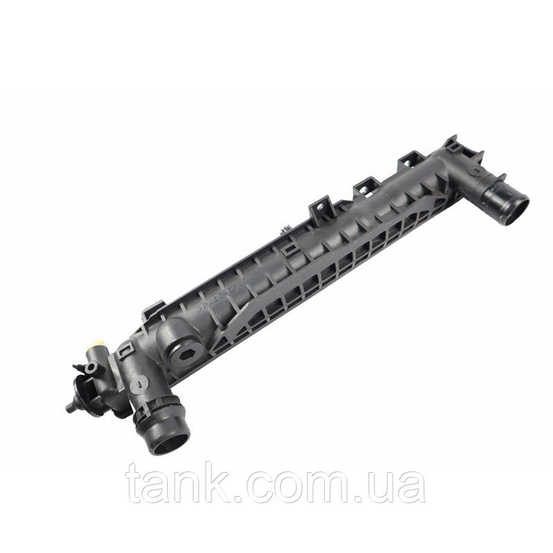 Бачок радіатора Audi A4 B5 (1994–2001) — OEM 8D0121251K, Nissens 60491, 60494