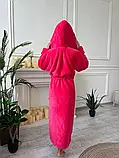 Махровий жіночий теплий халат домашній довгий з капюшоном на запах Ярко рожевий, фото 3