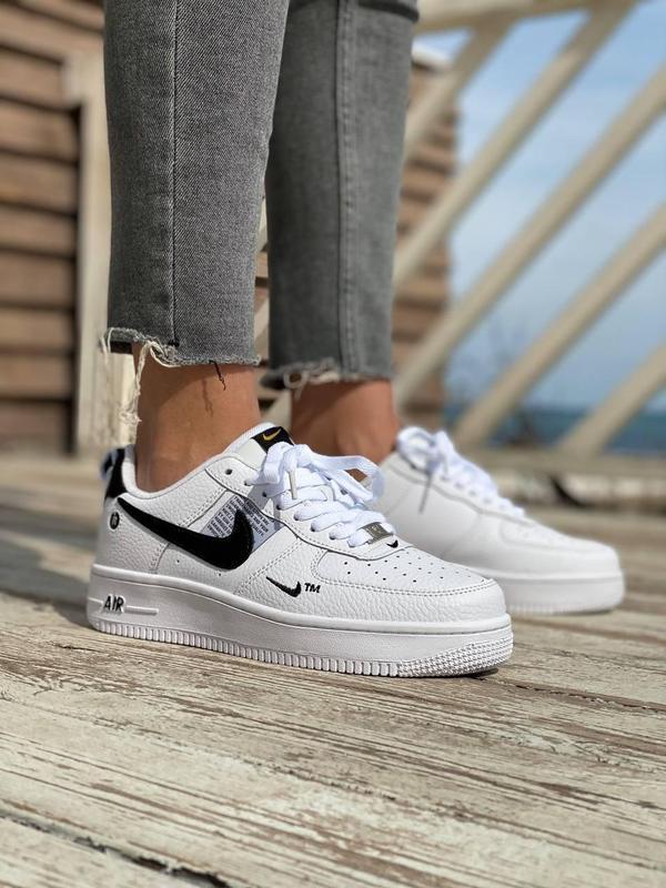 Жіночі кросівки Nike Air Force 1 Low білі з чорним Найк Аір Форс шкіряні, фото 1