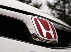 Емблема решітки радіатора Honda Civic Jazz City 113мм*92мм червона