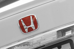 Емблема решітки радіатора та багажника Honda Accord CRV Civic 98мм*80мм червона