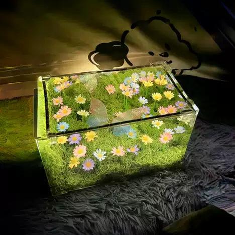 Настільна лампа безмежне дзеркало "Метелик на трав’яному полі" у зібраному вигляді