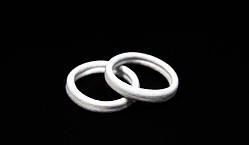 ГУМКА БЕЗШОВНА БІЛА