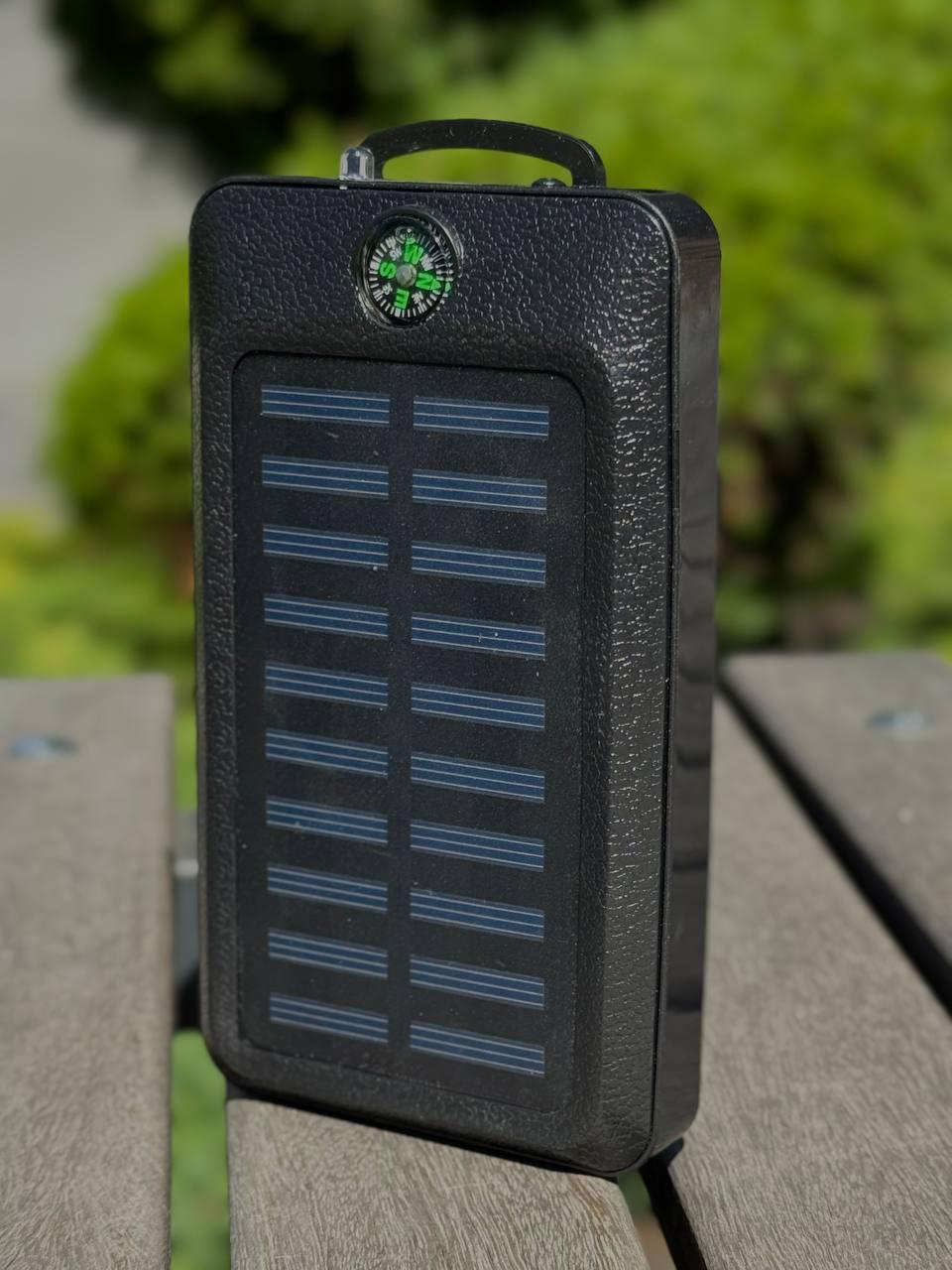 Портативная внешняя батарея повербанк Power Bank 2 USB с солнечной панелью и фонариком 30000 mAh, фото 1