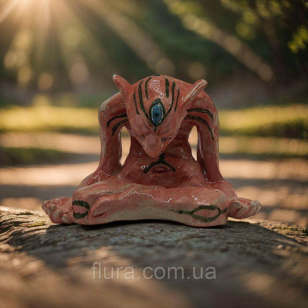 Оригінальна статуетка-оберіг для дому керамічна / Фігурка-талісман ручної роботи з кераміки
