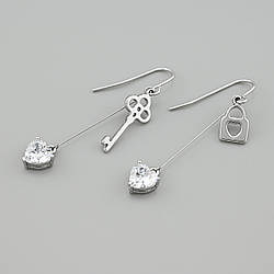 Сережки протяжки Ключ любові 55834 розмір 52х8 мм білі фіаніти вага 2.9 г позолота Біле Золото